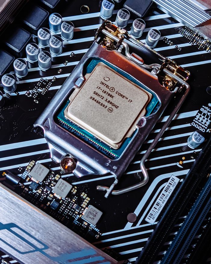Detailed view of an Intel i7 processor installed on a computer motherboard.